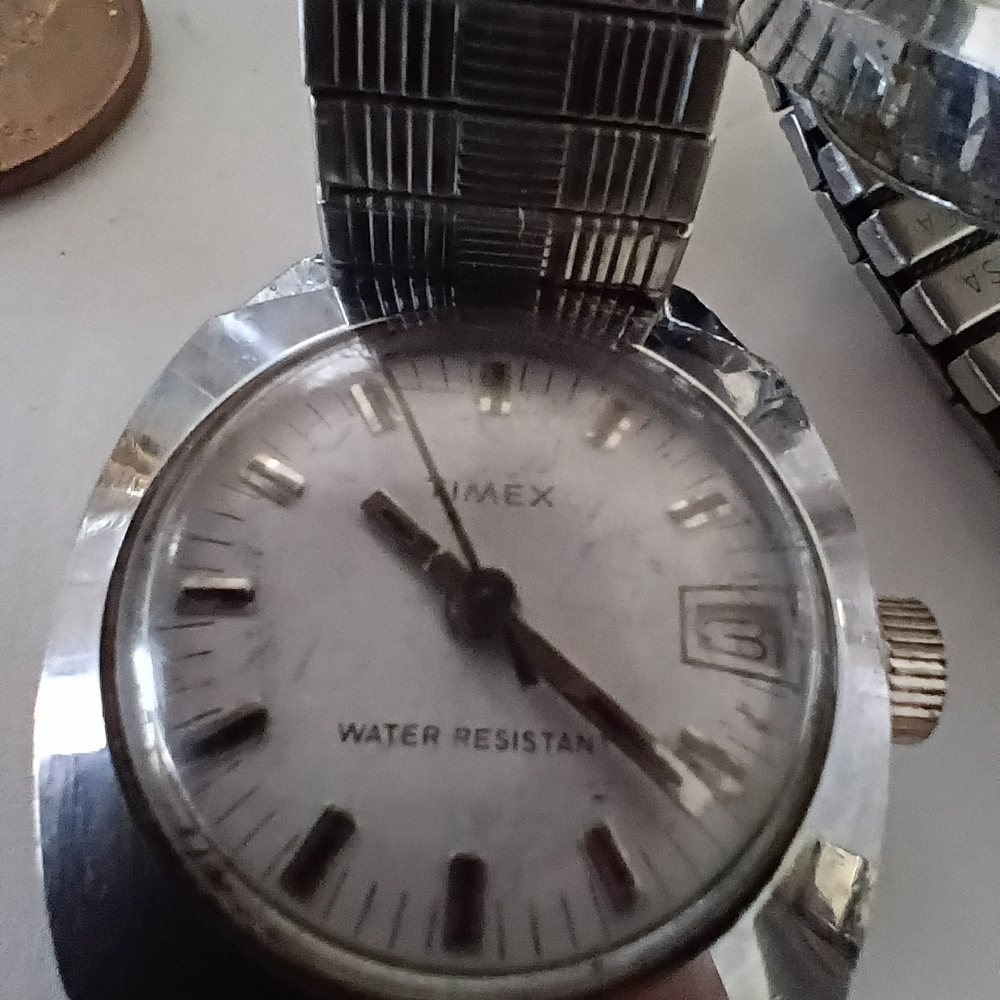 Timex Silver and Gold Men's Watches - Picture 4 of 7